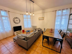 Appartement Lumineux et Spacieux 2 Chambres avec Parking Gratuit dans la Rue